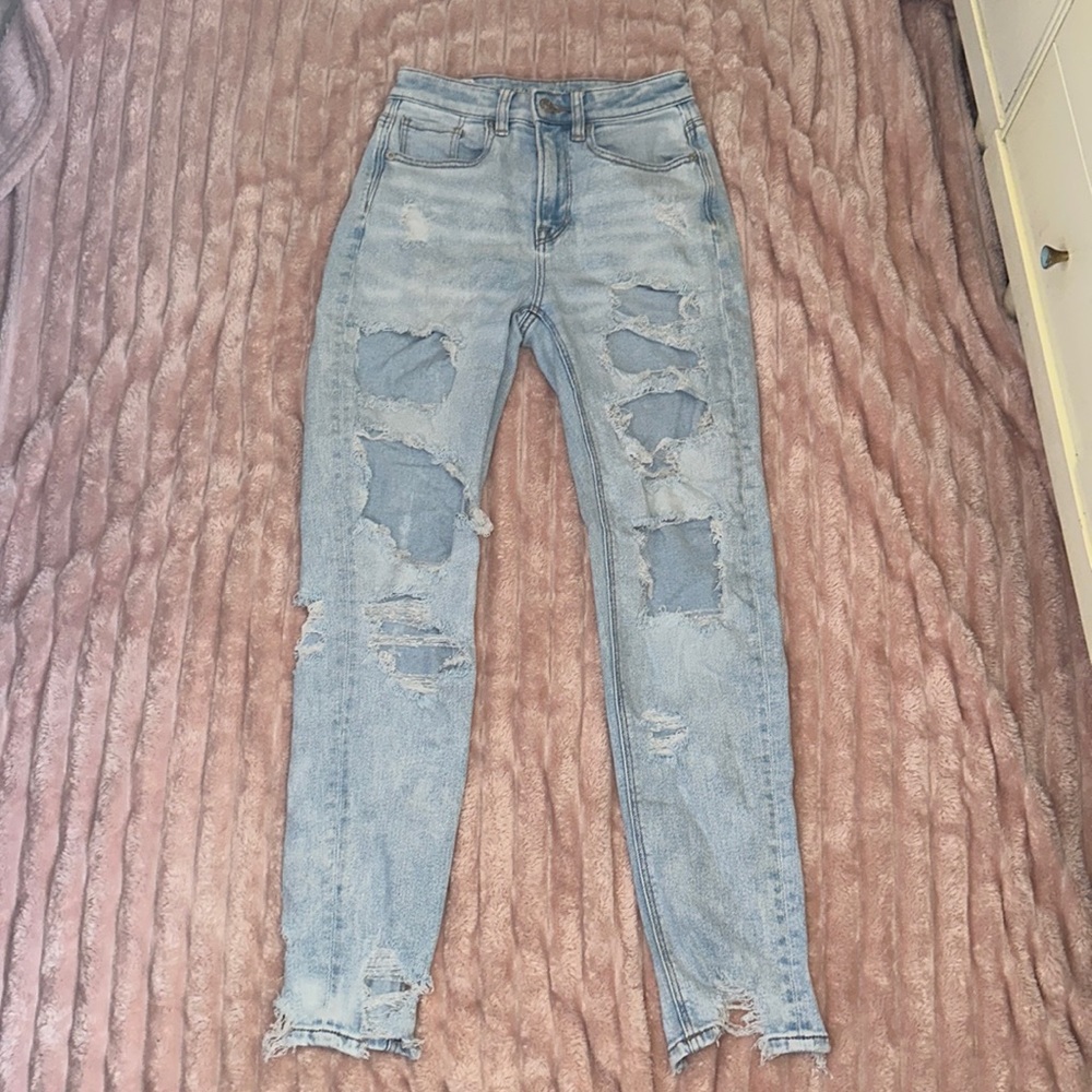 American Eagle light washed ripped mom jeans